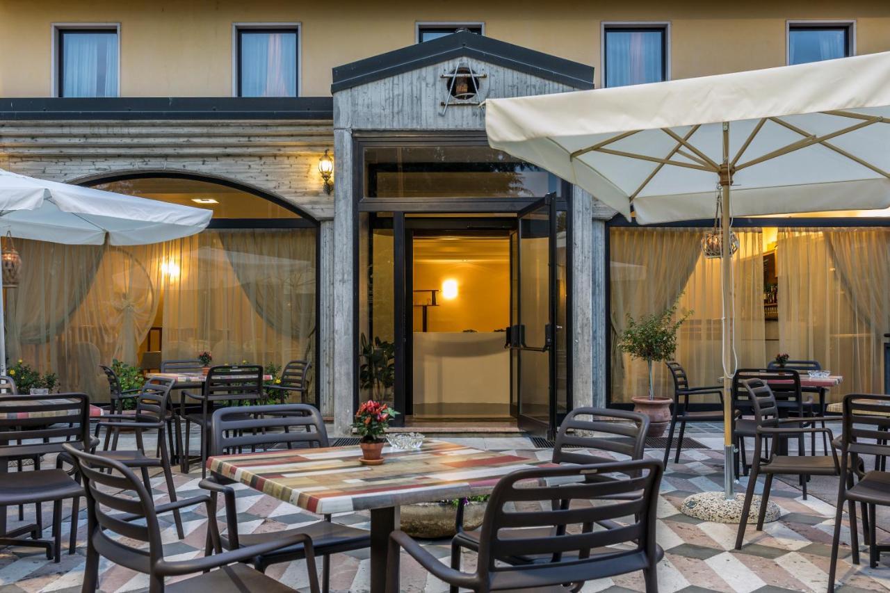 Hotel Postumia Dossobuono Exterior foto