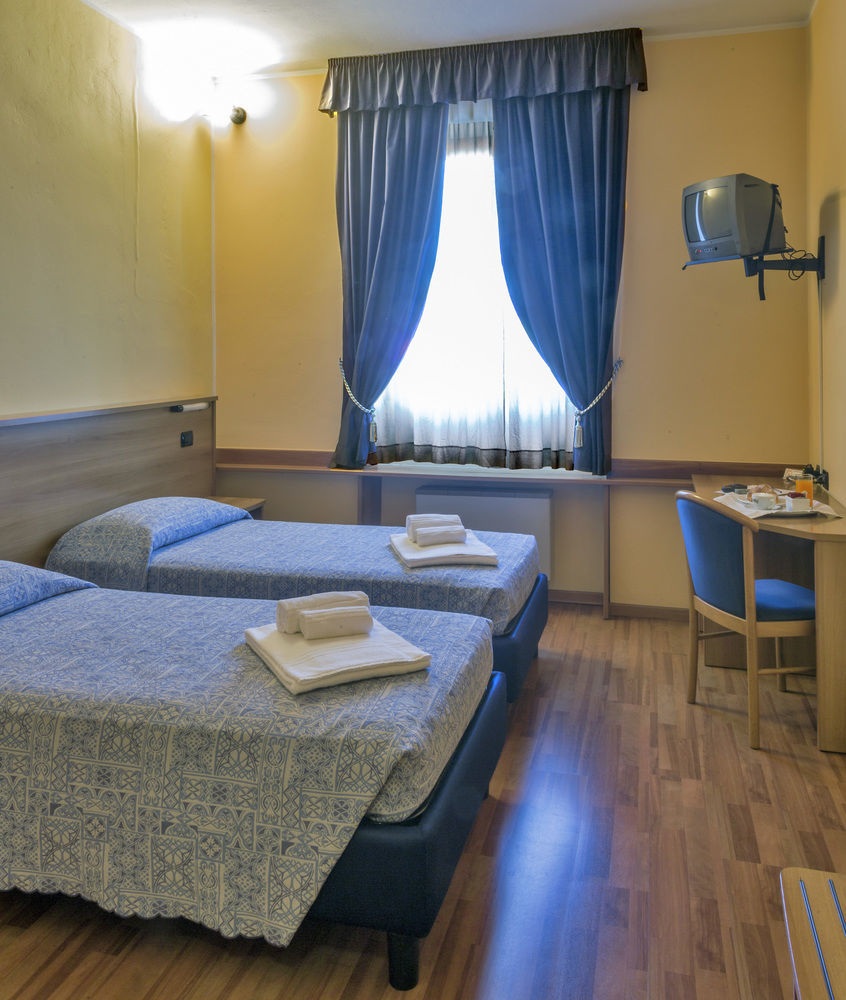Hotel Postumia Dossobuono Exterior foto