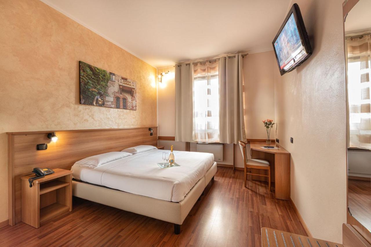 Hotel Postumia Dossobuono Exterior foto