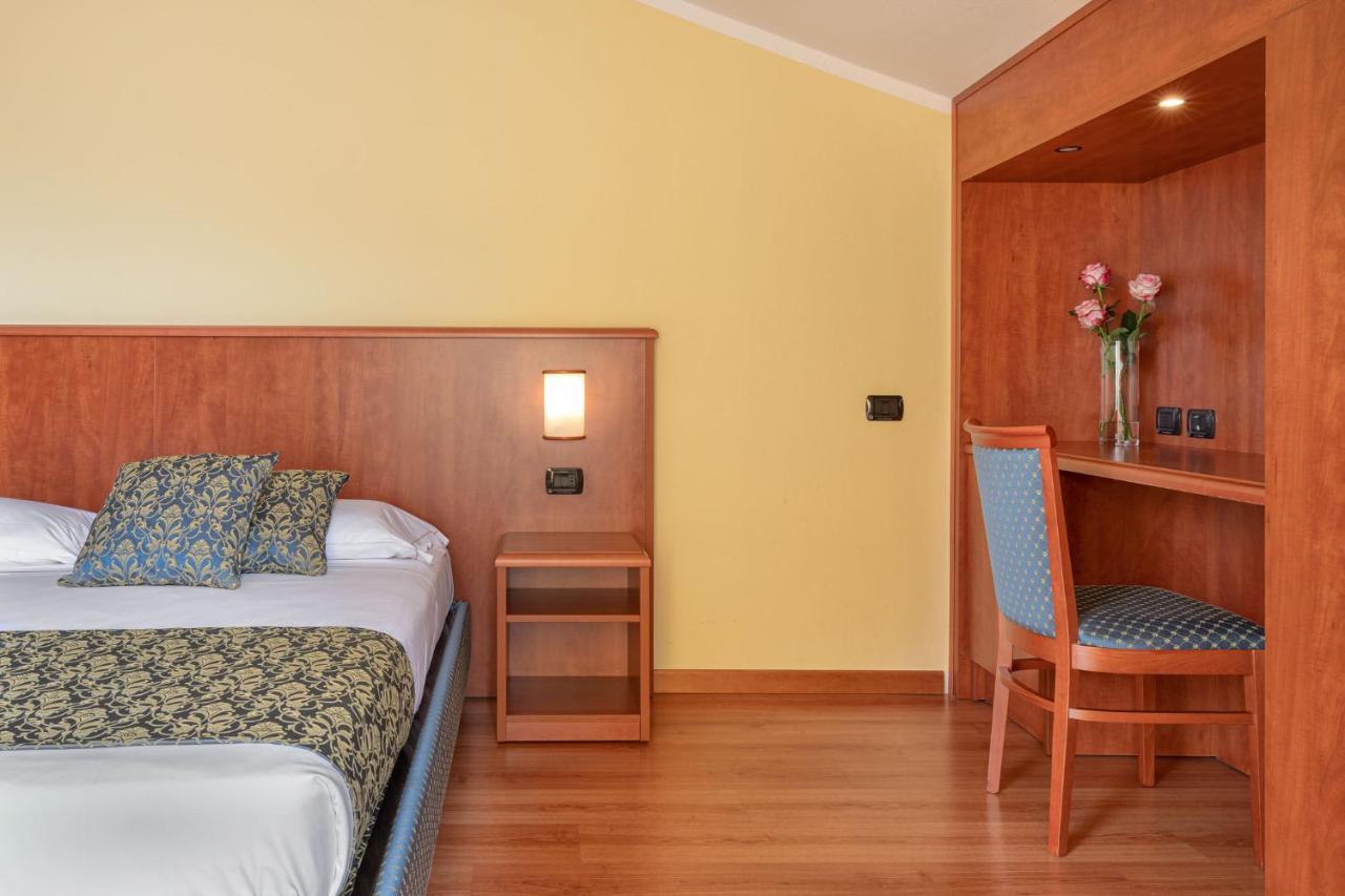 Hotel Postumia Dossobuono Exterior foto